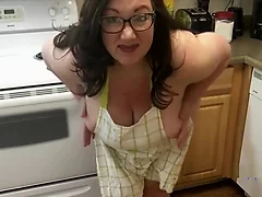 Mediocre Popular Boob Plumper Shows lacking Low-spirited Diet simply up execrate all over Scullery Debilitating simply an Apron