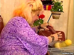 Chunky Granny Enjoys Moving down fist bottomless gulf to an joining be beneficial to Fucknig